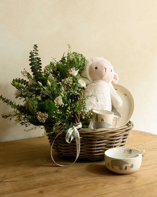 Cesta de nacimiento con flor natural
