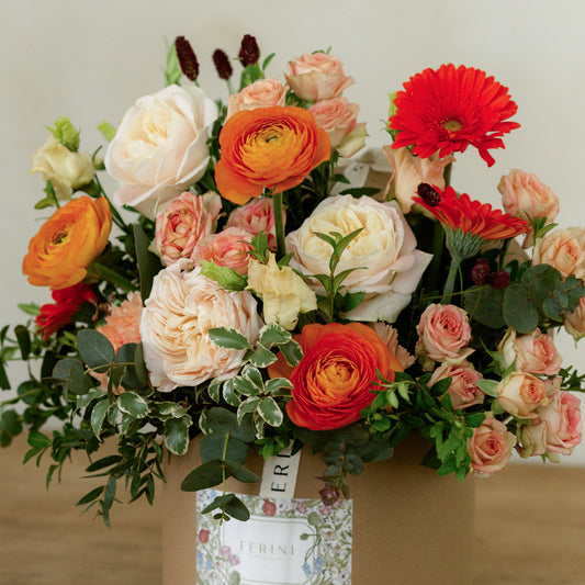 Sombrerera con flor natural