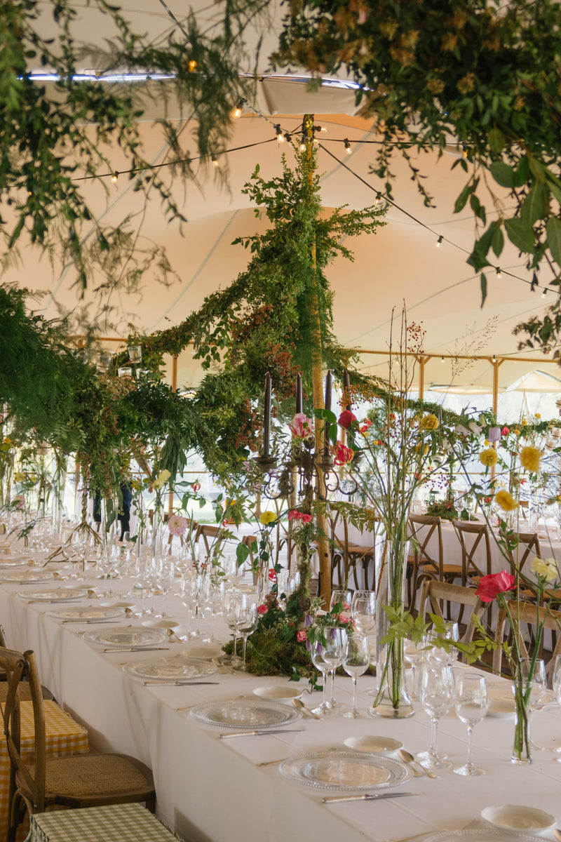 La boda de María y Chema en Comillas: una celebración llena de flores, magia y emoción