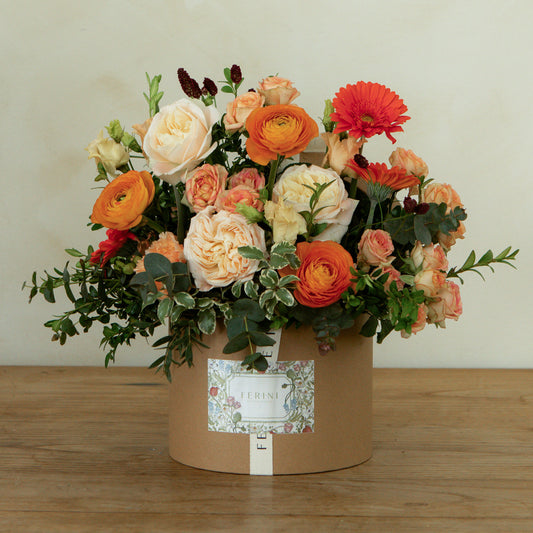 Sombrerera con flor natural