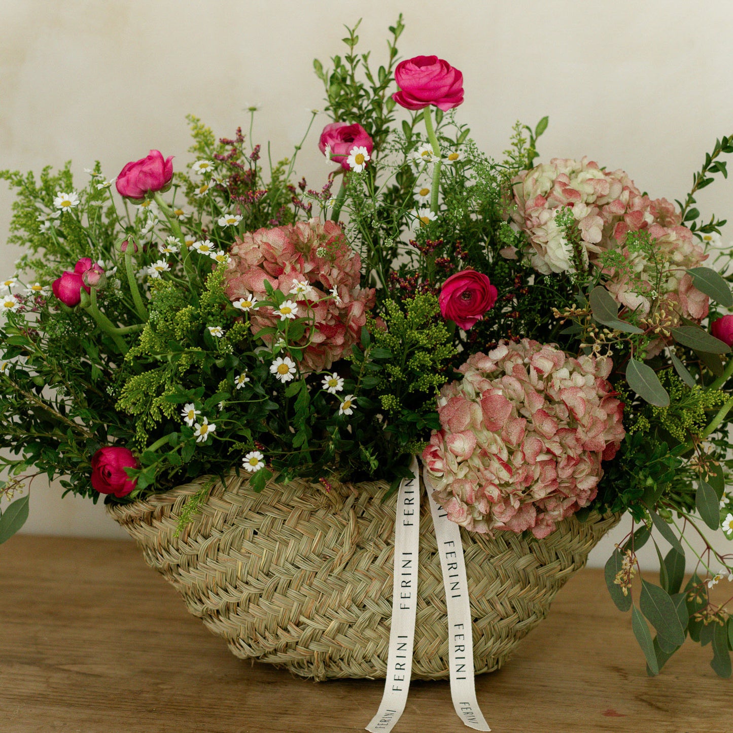 Cesto leñero de flor silvestre