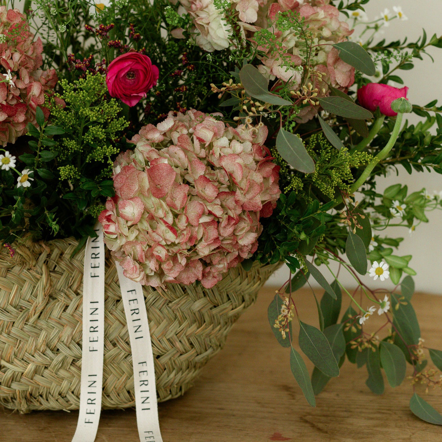 Cesto leñero de flor silvestre