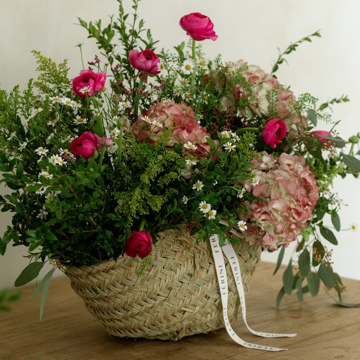 Cesto leñero de flor silvestre