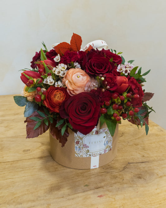 Sombrerera con flor natural