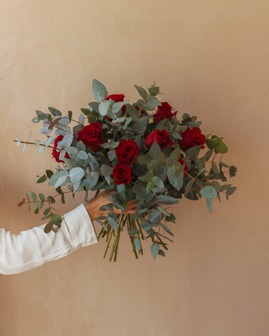 Ramo de 12 rosas rojas